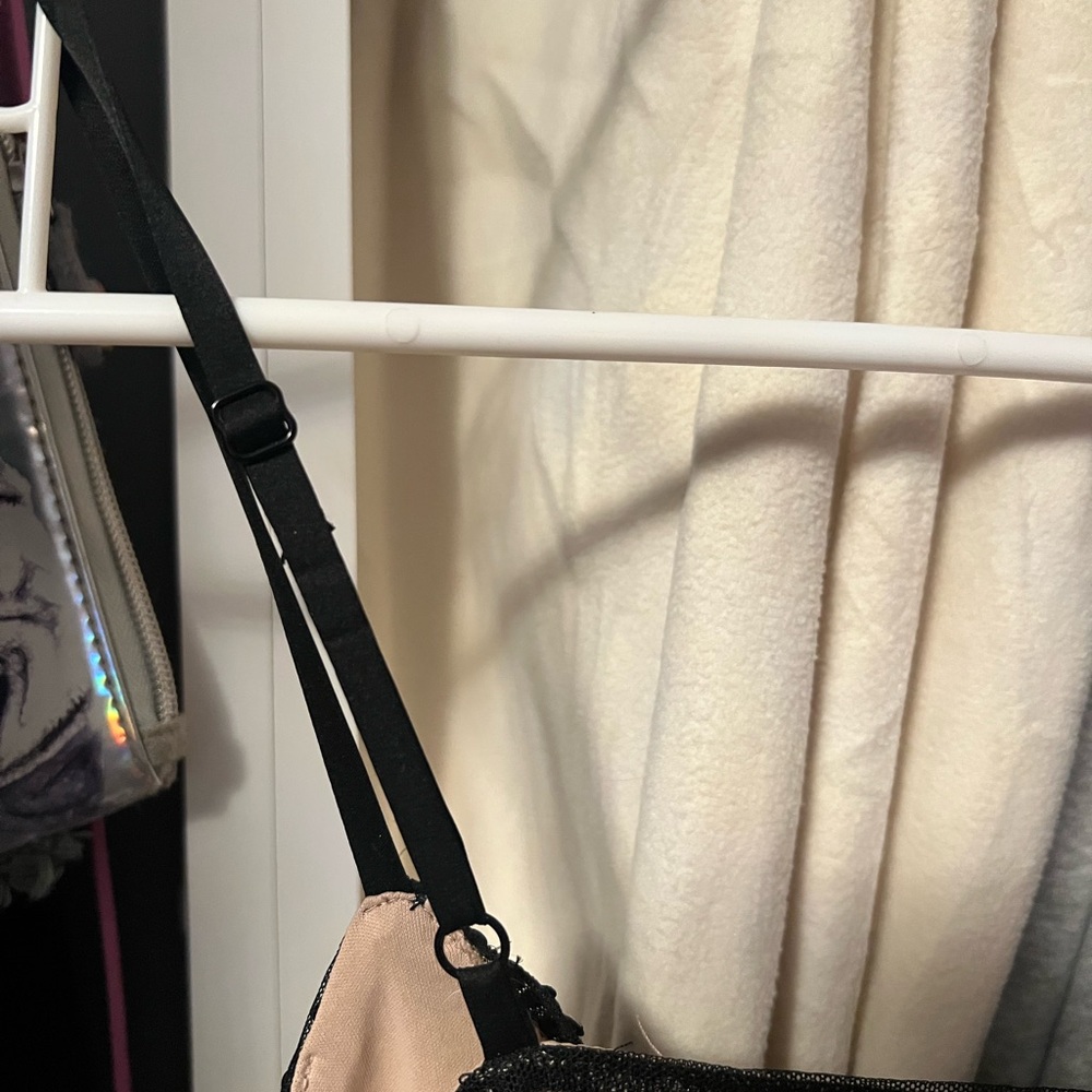 Express Black and Nude Sequin Top - Picture 4 of 5